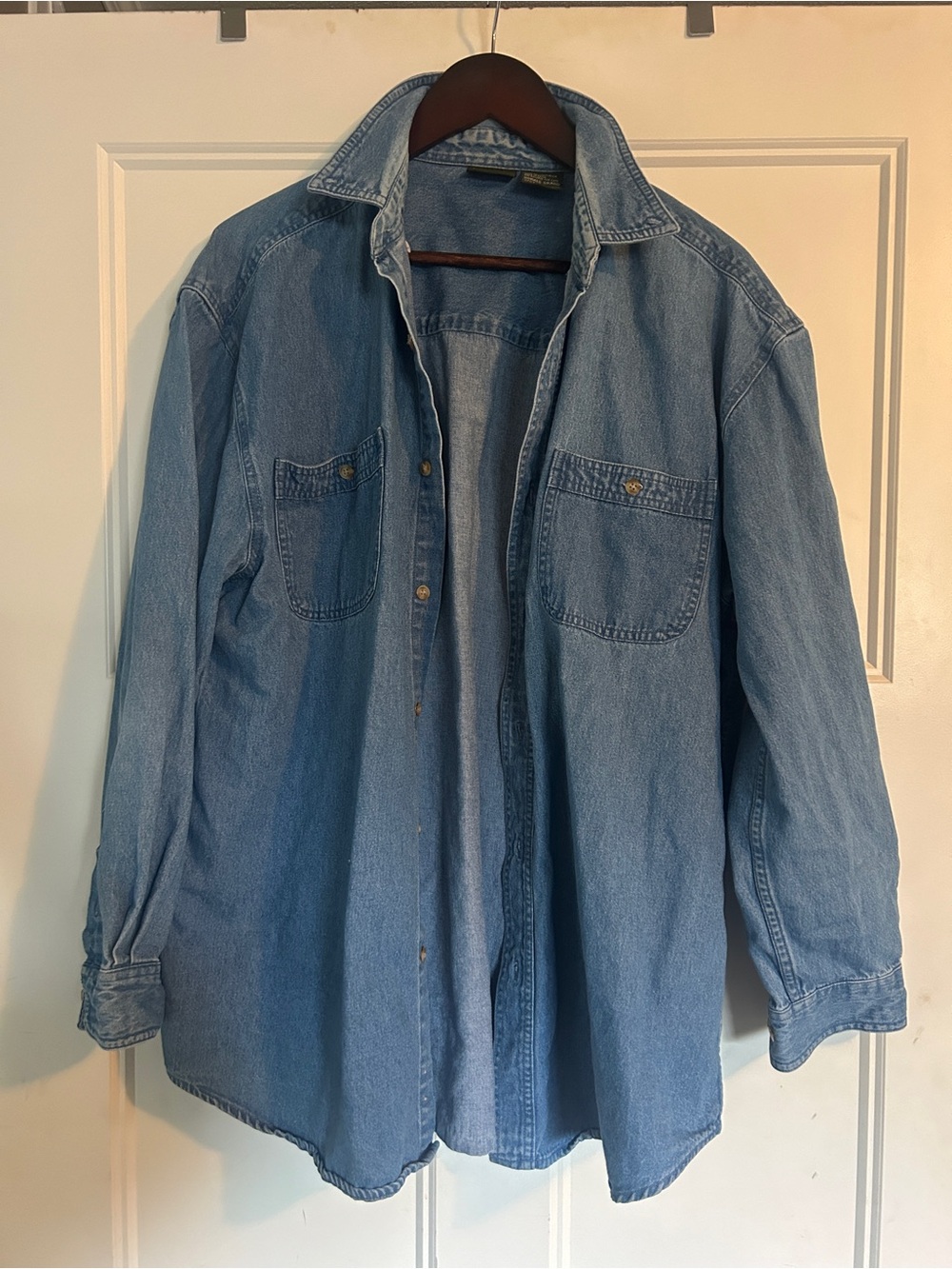 Men’s classic vintage denim button up